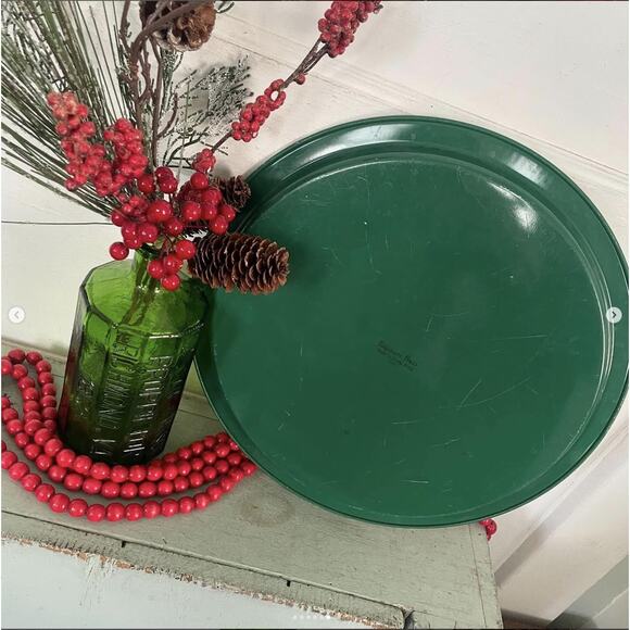 Vintage Old World Santa Tin Christmas Serving Tray Round Hong Kong 1991 - Picture 6 of 7